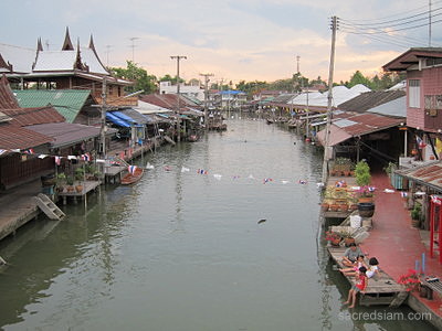 Samut Songkhram Amphawa canal