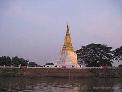 Ayutthaya river cruise: Chedi Phra Si Suriyothai