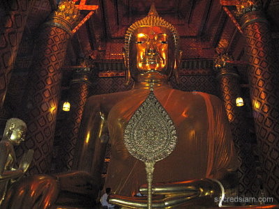 Ayutthaya river cruise: Wat Phanan Choeng Buddha