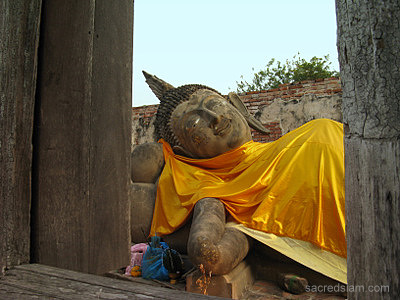 Ayutthaya river cruise: Wat Phutthaisawan Reclining Buddha