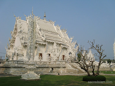 Chiang Rai temples: Wat Rong Khun