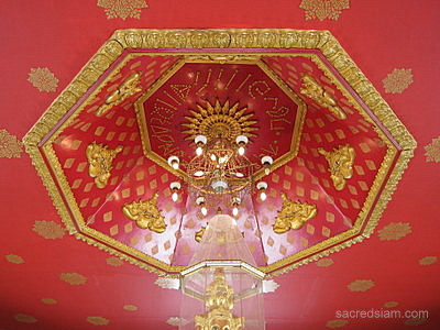 Nakhon Si Thammarat City Pillar Shrine ceiling