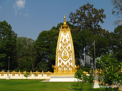 Wat Phra That Nong Bua Ubon Ratchathani corner chedi