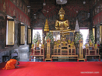 Wat Saket Golden Mount monk