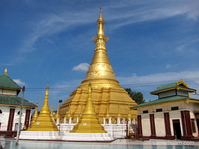 Golden Pagoda in Myawaddy