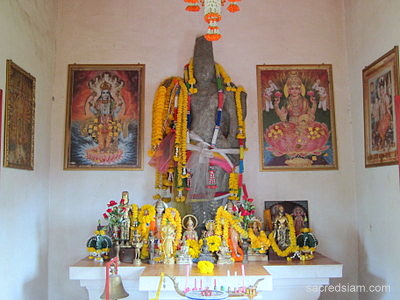 Hor Phra Narai (Vishnu Shrine) Nakhon Si Thammarat statue