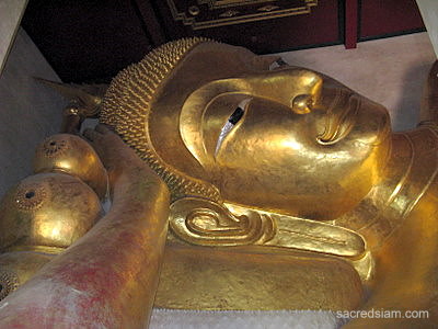 Phetchaburi temples: Wat Phra Phuttha Saiyat reclining Buddha