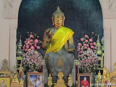Nakhon Pathom temples: Phra Pathom Chedi Dvaravati Buddha