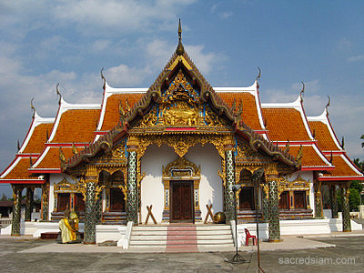 Sakon Nakhon temples: Wat Phra That Choeng Chum viharn