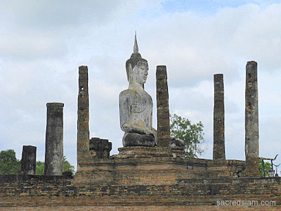 Sukhothai temples: Wat Mahathat Buddha