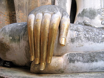 Sukhothai temples: Wat Si Chum Buddha hand