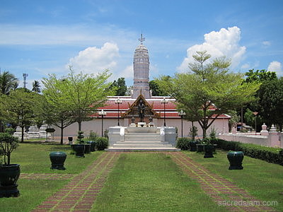 Wat Amphawan Chetiyaram Amphawa Samut Songkhram prang