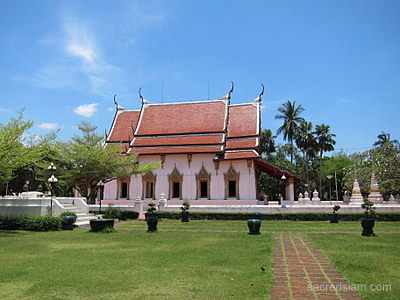 Samut Songkhram temples: Wat Amphawan Chetiyaram ubosot