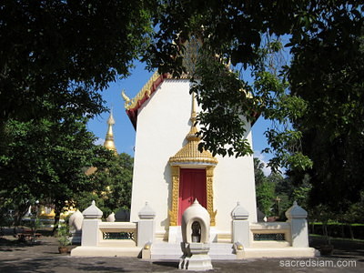Wat Bot Manee Si Bunruang ubosot
