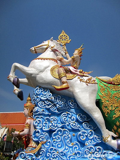 Wat Chai Chumphon Chana Songkhram Kanchanaburi horseman