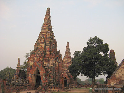 Wat Chaiwatthanaram Ayutthaya chedi chapel