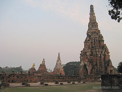 Wat Chaiwatthanaram Ayutthaya chedi chapels