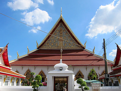 Wat Chana Songkram main hall