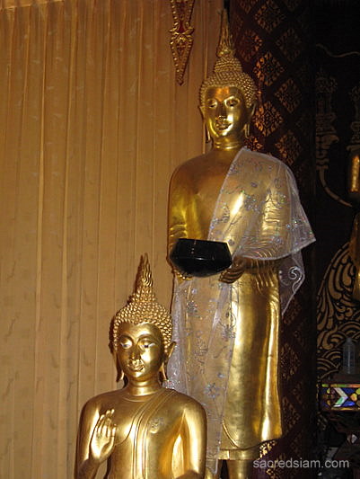 Wat Duang Dee Chiang Mai standing Buddha