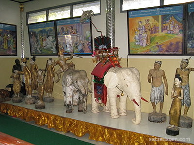 Wat Chong Klang Mae Hong Son wooden figures