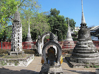 Wat Chong Nonsi chedis