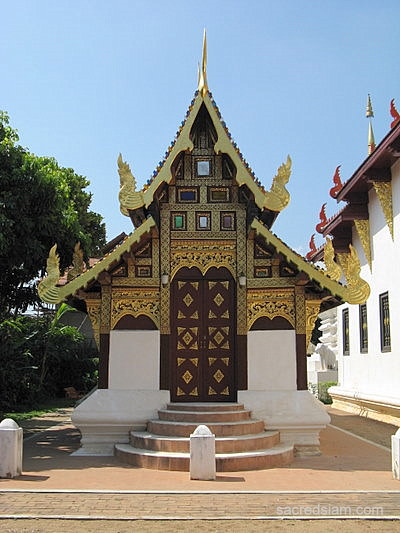 Wat Duang Di Chiang Mai ubosot