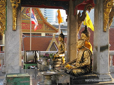 Wat Hua Lamphong Buddha images
