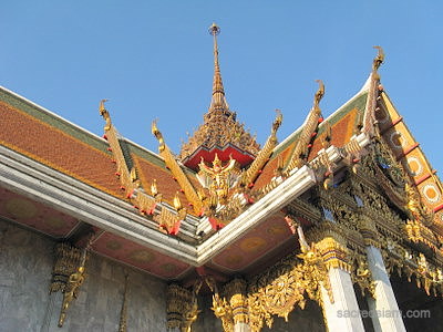 Wat Hua Lamphong ubosot roof