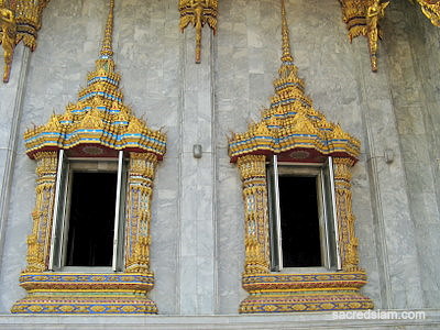Wat Hua Lamphong ubosot windows