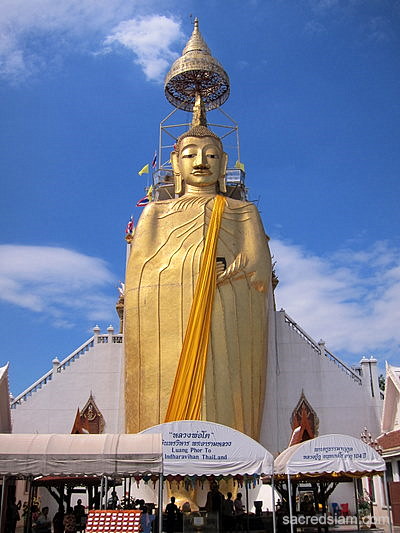 Wat Intharawihan Bangkok Luang Phor Toh Buddha