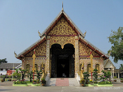 Wat Jet Yot Chiang Rai viharn