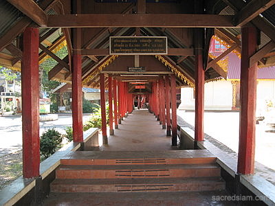 Wat Kam Ko Mae Hong Son walkway