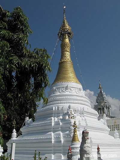 Wat Klang Thung Mae Hong Son chedi