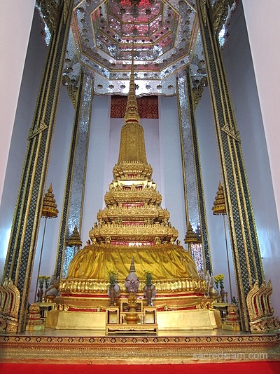 Wat Mahathat Bangkok Buddha relics