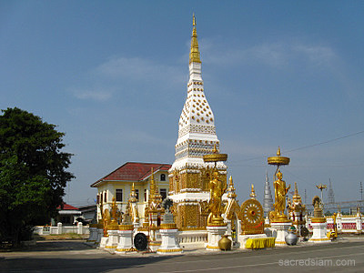 Wat Mahathat Nakhon Phanom chedi