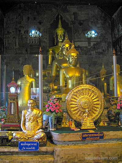 Wat Mahathat Phetchaburi Buddha statues