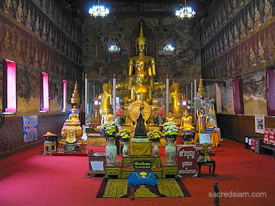 Wat Mahathat Phetchaburi viharn