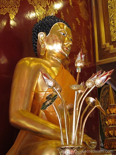 Mae Sot temples: Wat Manee Praison Buddha