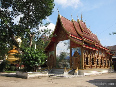 Mae Sot temples: Wat Manee Praison wihan