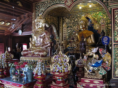 Wat Ming Muang Chiang Rai Buddha statues