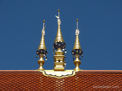 Wat Muay Tor Mae Hong Son roof prasat
