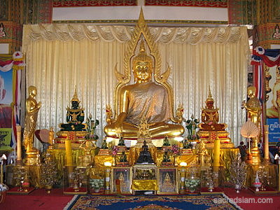 Khon Kaen temples: Wat Nong Wang chedi Buddha image