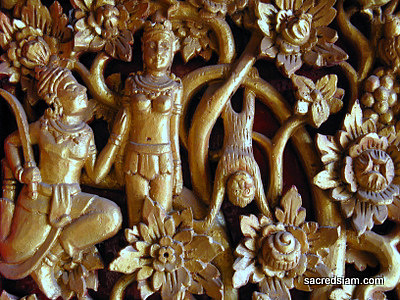 Wat Okat Si Bua Ban Nakhon Phanom nareephon carving
