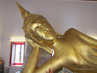 Wat Paramaiyikawat Koh Kret Nonthaburi Reclining Buddha