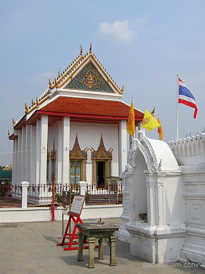 Wat Paramaiyikawat Koh Kret Nonthaburi viharn