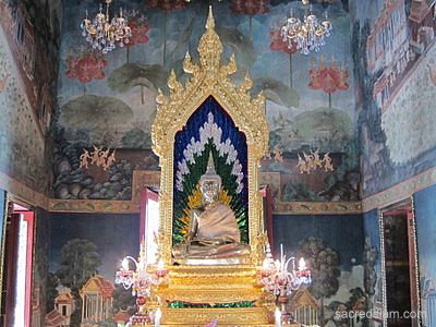Wat Pathum Wanaram Bangkok ubosot Phra Sai Buddha
