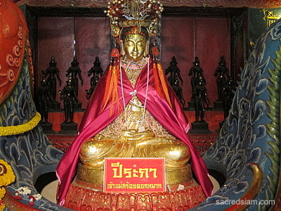 Wat Phanan Choeng Ayutthaya Lady Soi Dok Mak shrine