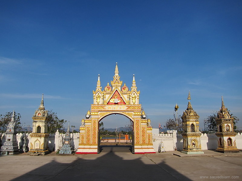 Wat Pho Sri Nakhon Phanom gate