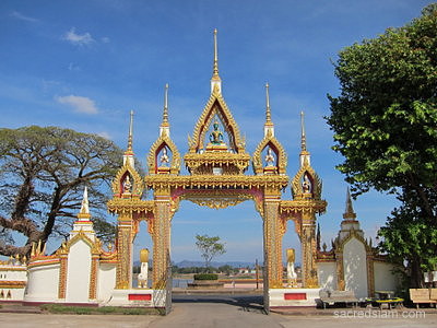 Wat Phra In Plaeng Nakhon Phanom gate