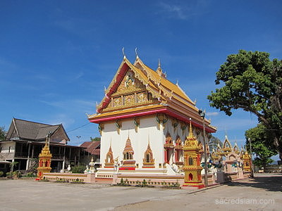 Wat Phra Indra Plaeng Nakhon Phanom rear